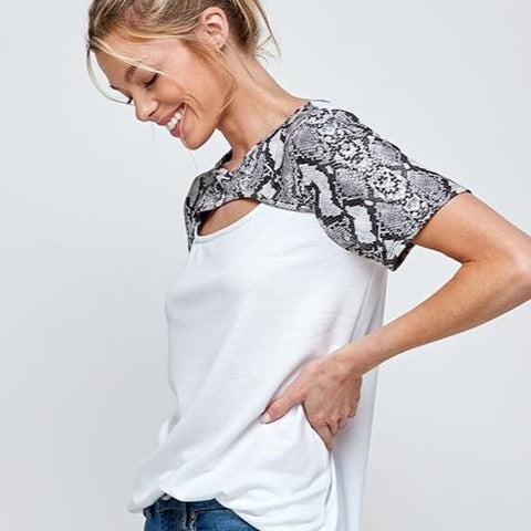 PLUS SIZE SHORT SLEEVE CUTOUT TOP WHITE SNAKE