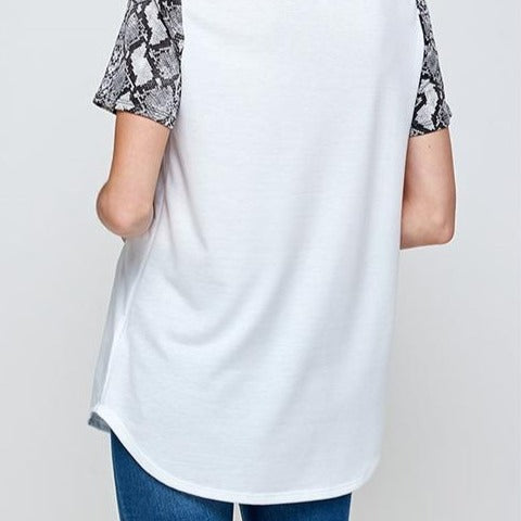 PLUS SIZE SHORT SLEEVE CUTOUT TOP WHITE SNAKE