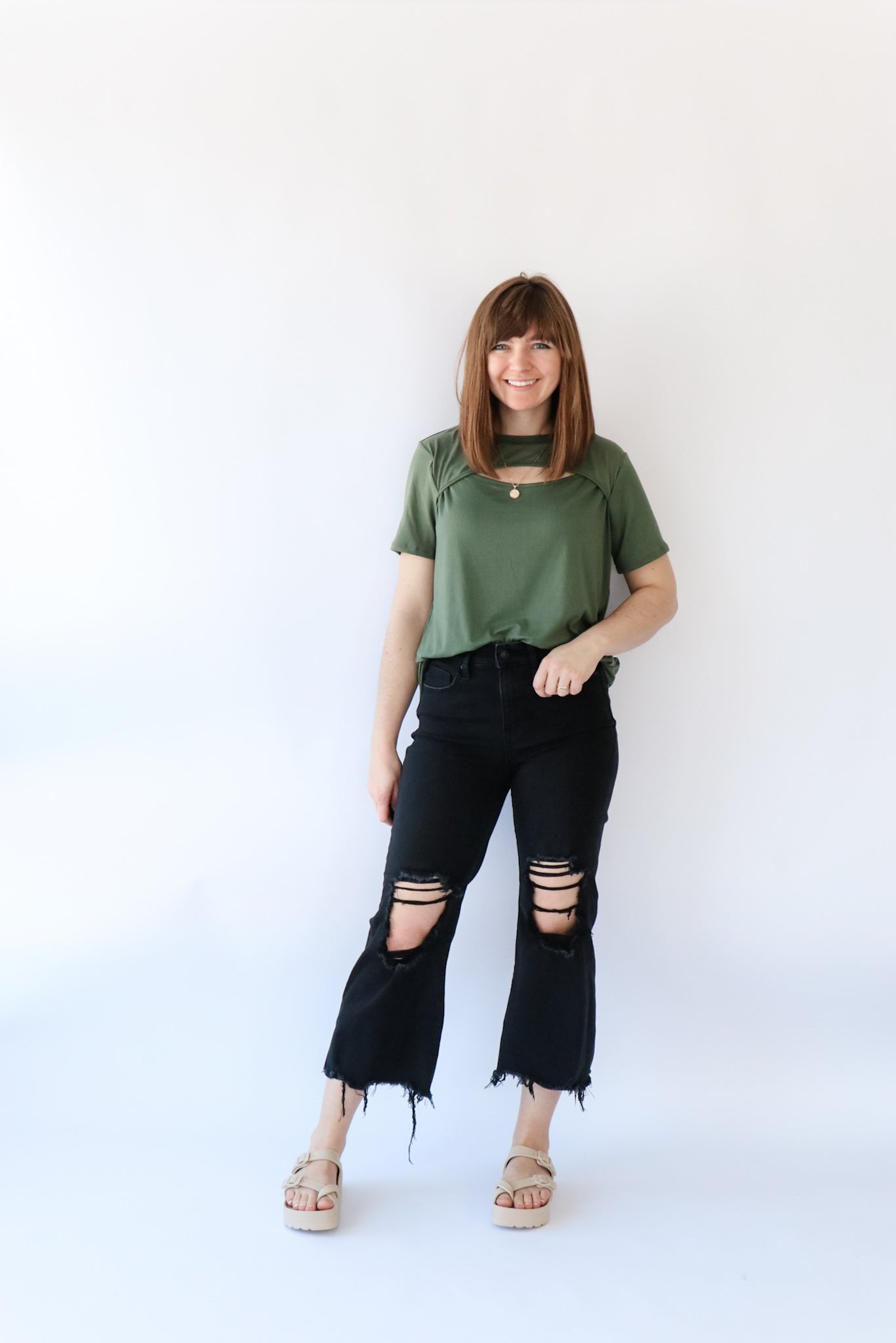 SHORT SLEEVE CUTOUT TOP LIGHT OLIVE